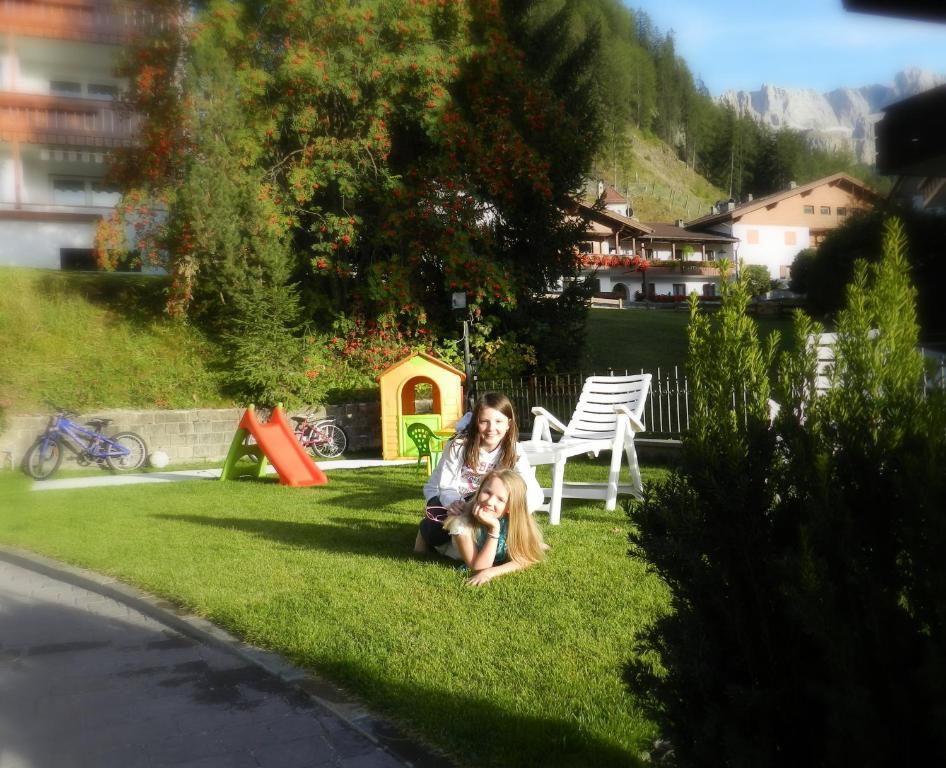 Garni Hotel Mezdi Selva di Val Gardena Zewnętrze zdjęcie